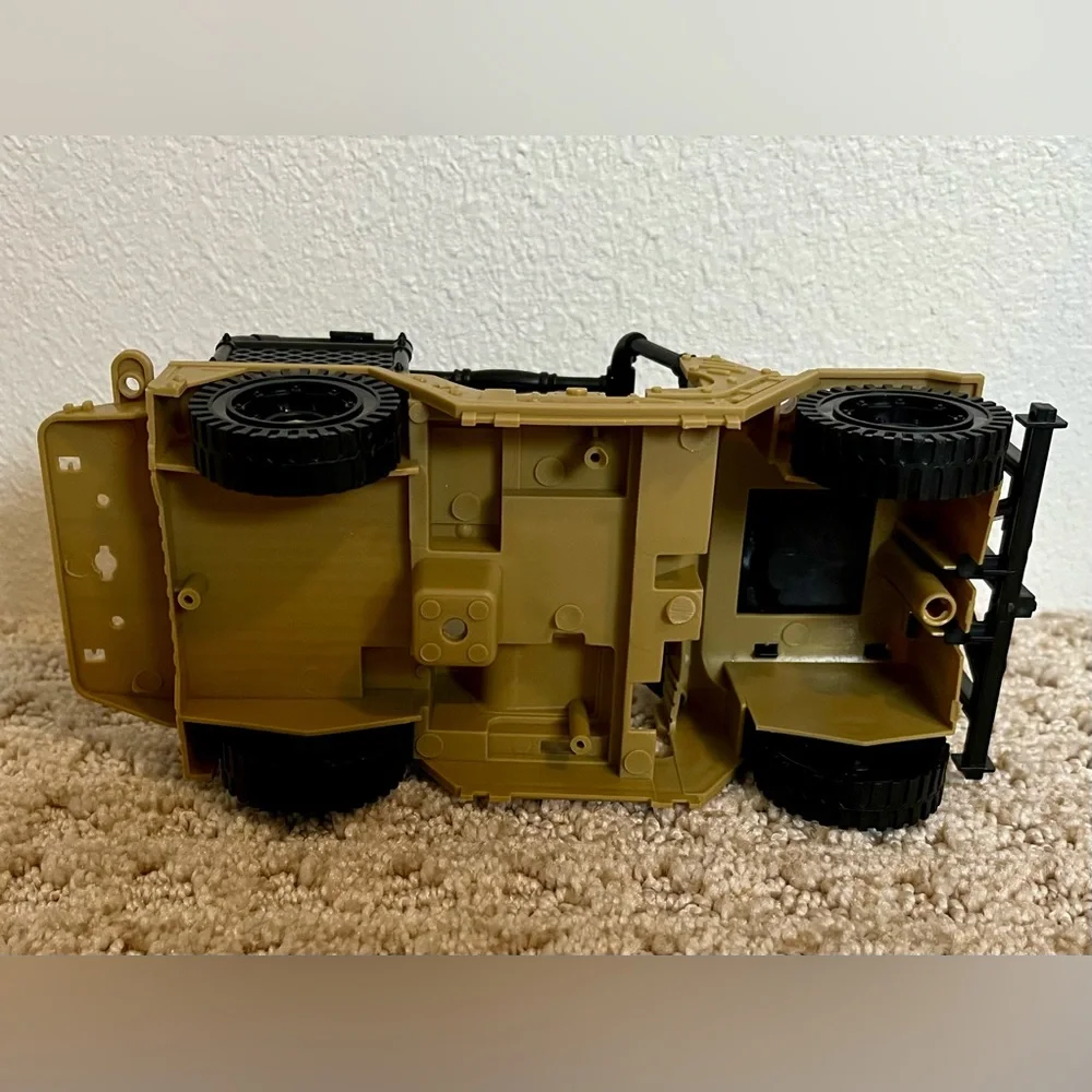 2 plastic toy Army vehicles Tan Jeep & Black Nightstalker Helicopter w/ soldier - Picture 7 of 10